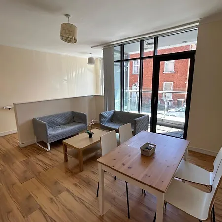 004 Spacious 3 Bed In Centre Dublin